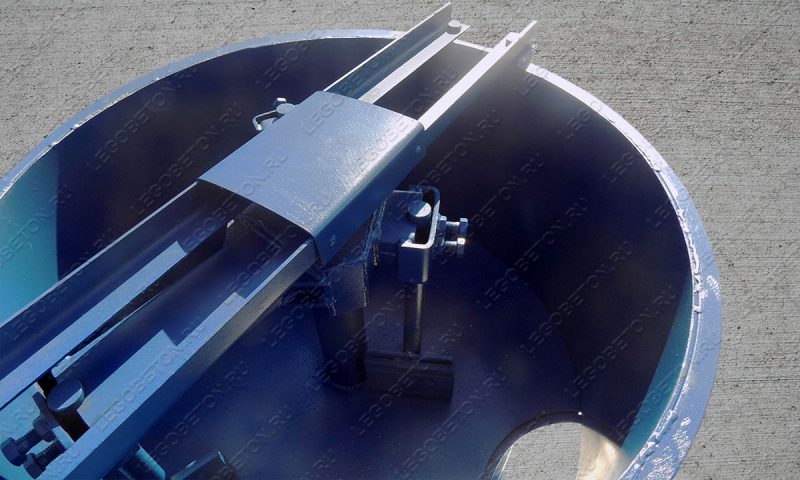 принудительный бетоносмеситель на 200 л. - фото чаши с открытым окном выгрузки