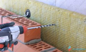 Монтаж шурупа Ф18 в газобетон