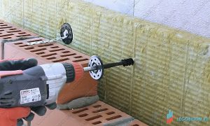 Закручивание шурупа Ф18 в газобетон шуруповертом