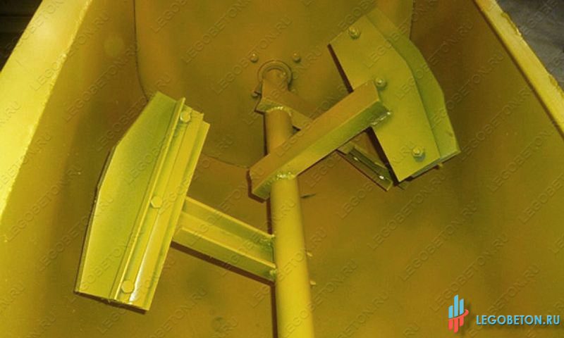 мешающие лопатки растворосмесителя принудительного с горизонтальным валом РСПГ-300 литров.