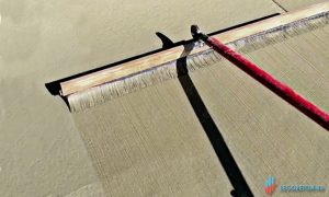 щетка для браширования с поворотным механизмом - пример браширования бетона