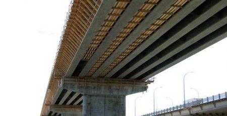 стеклопластиковая арматура при строительстве моста реке Красная